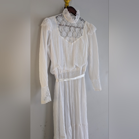 Vintage Cotton Wedding Dress, Long Sleeve, Lace, Flutter Collar, Size 13 - Picture 2 of 15
